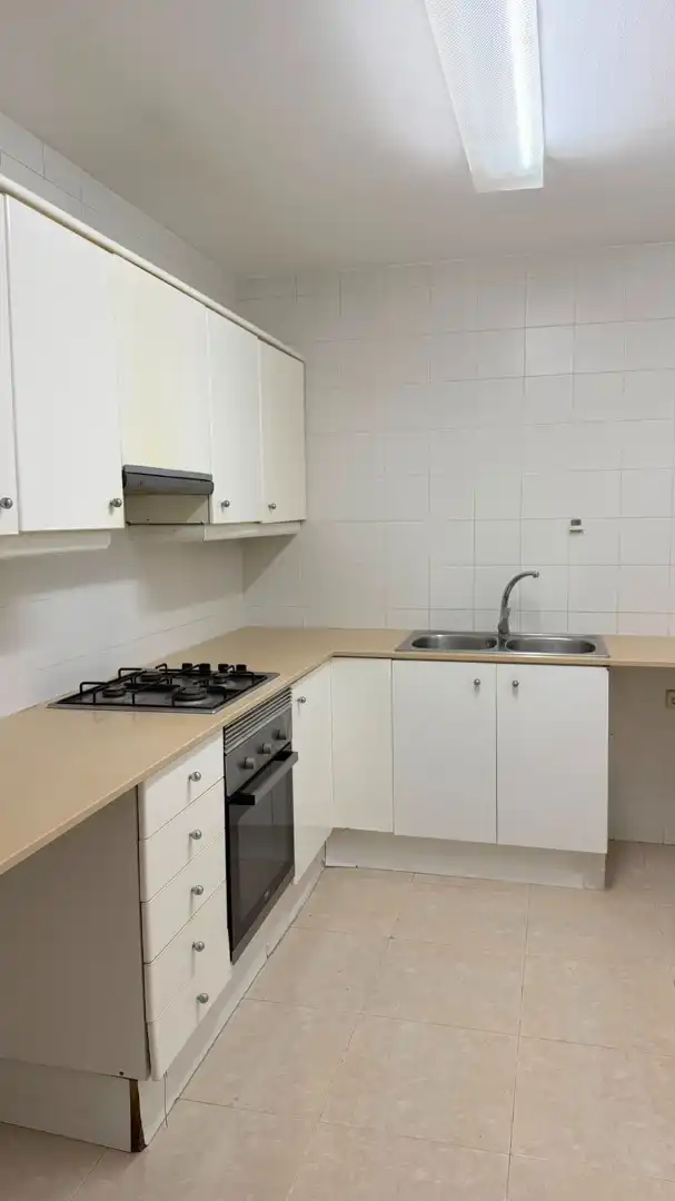 Piso con ascensor en venta en Carrer de la Indústria, imagen 3