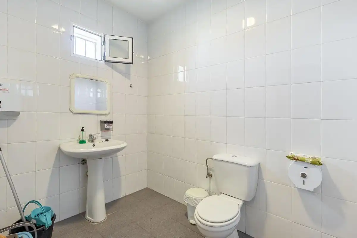 Badezimmer von Gebäude zur Miete in La Zubia