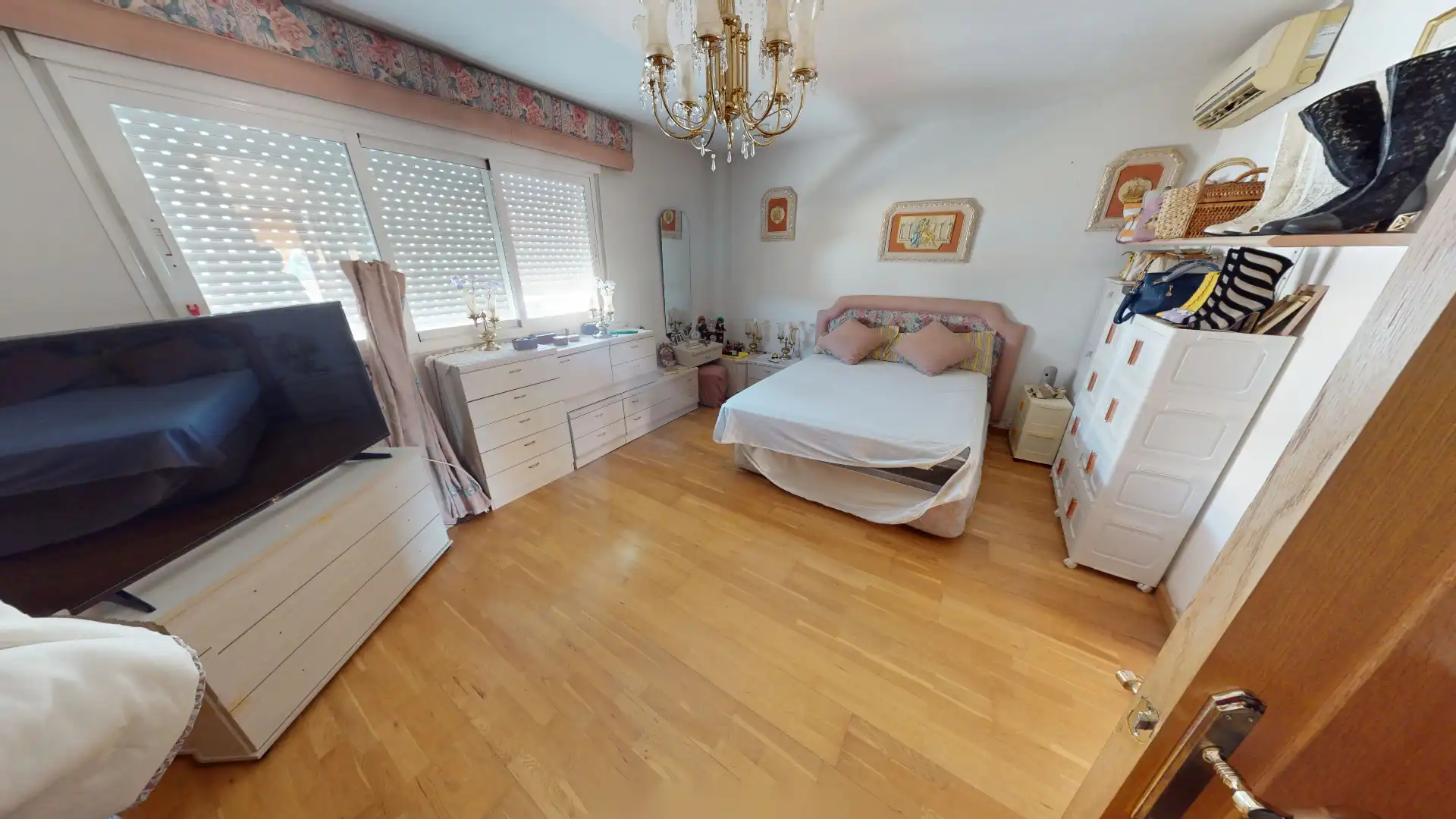 Dormitori de Casa o xalet en venda en El Campello amb Aire condicionat, Jardí privat i Terrassa