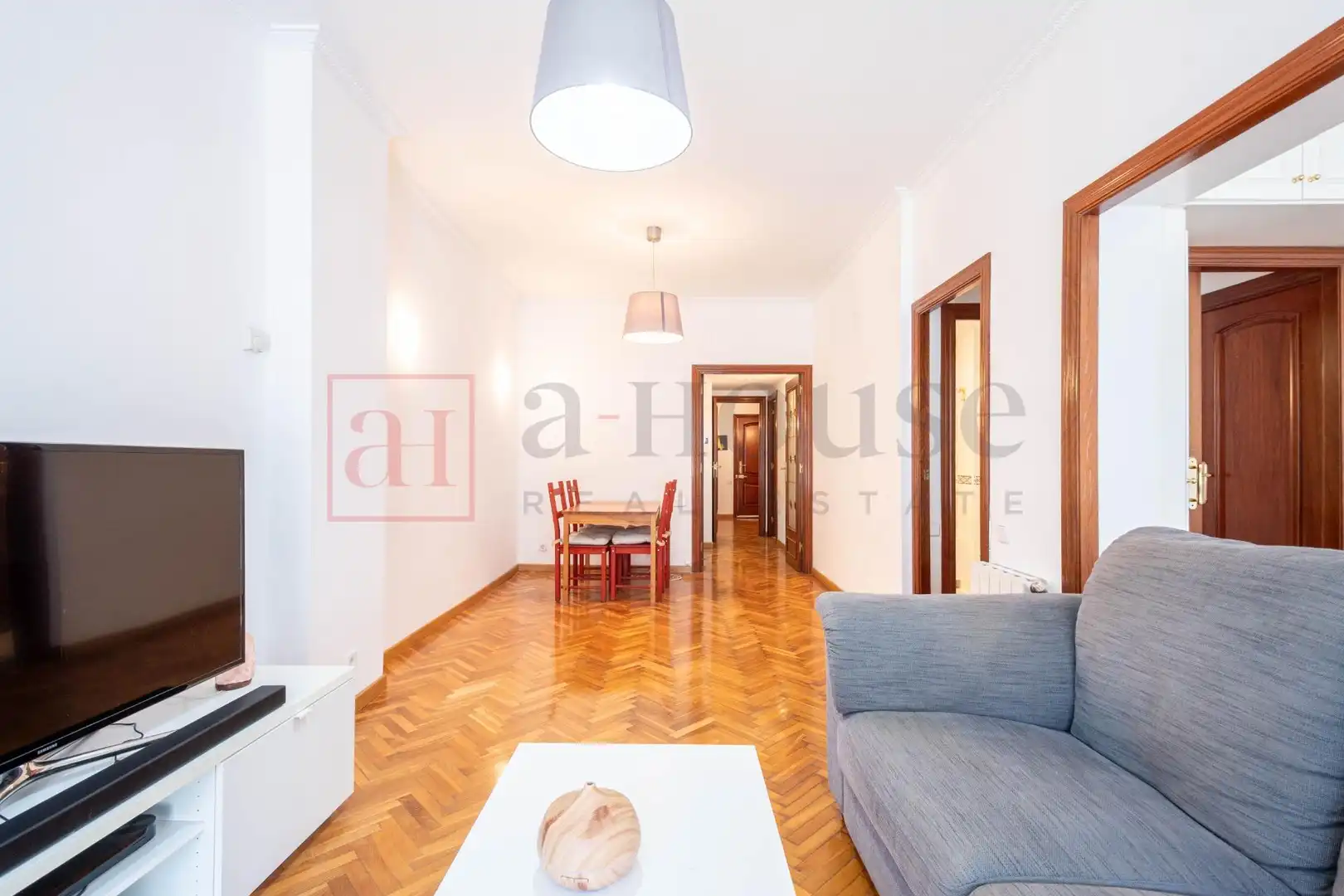 Sala d'estar de Pis en venda en  Barcelona Capital amb Aire condicionat, Parquet i Balcó