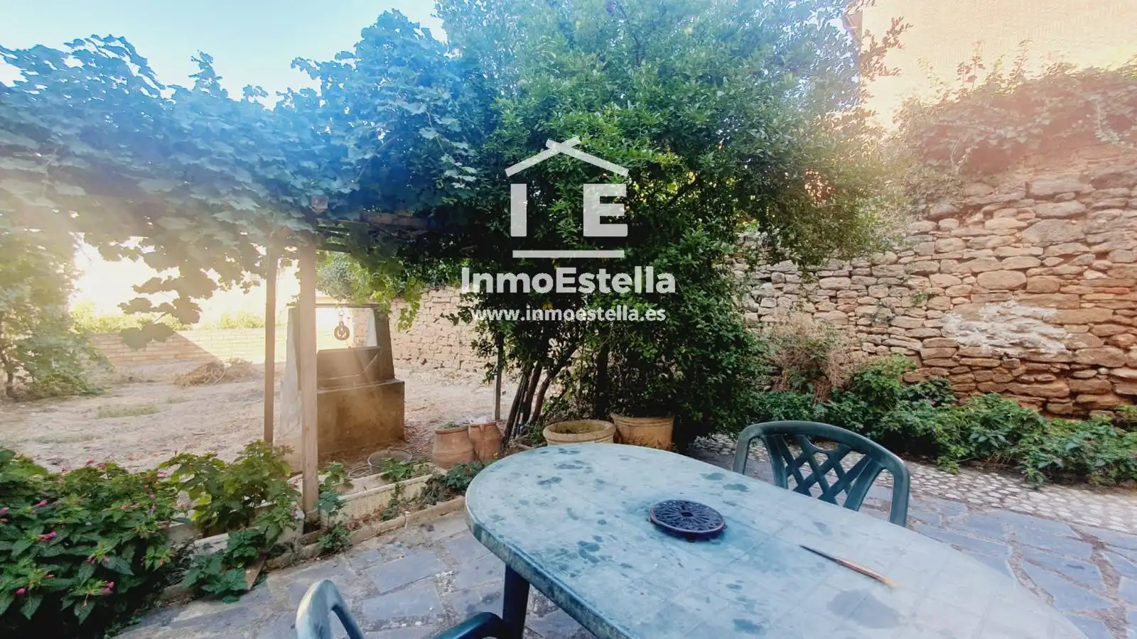 Vista exterior de Casa adosada en venta en Allo con Calefacción, Jardín privado y Terraza