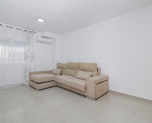 Sala d'estar de Apartament en venda en Churriana de la Vega amb Aire condicionat