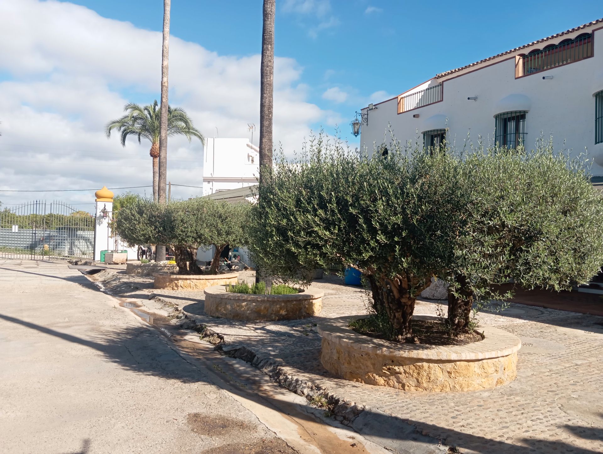 Exterior view of House or chalet for sale in La Algaba  with Air Conditioner, Heating and Private garden