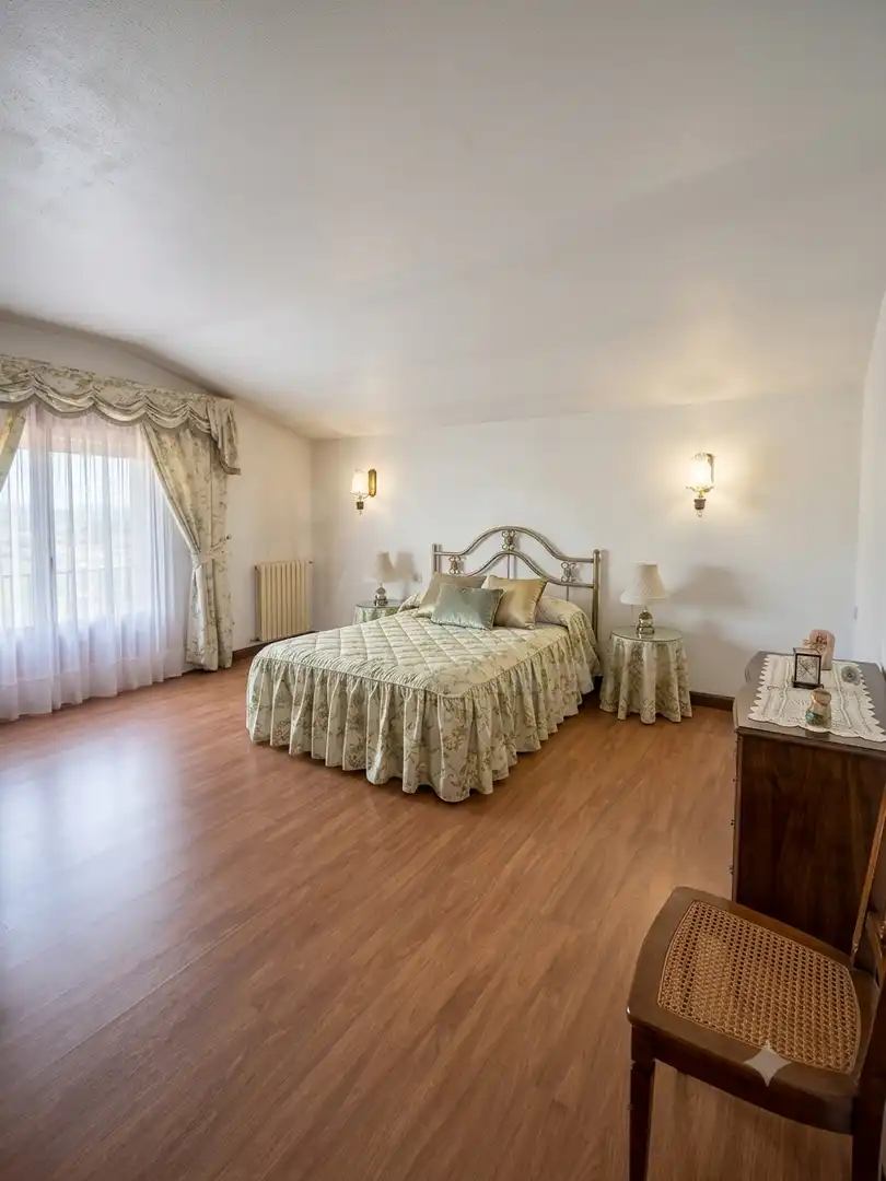 Bedroom of Houses for sale in Chozas de Abajo  with Heating and Swimming Pool