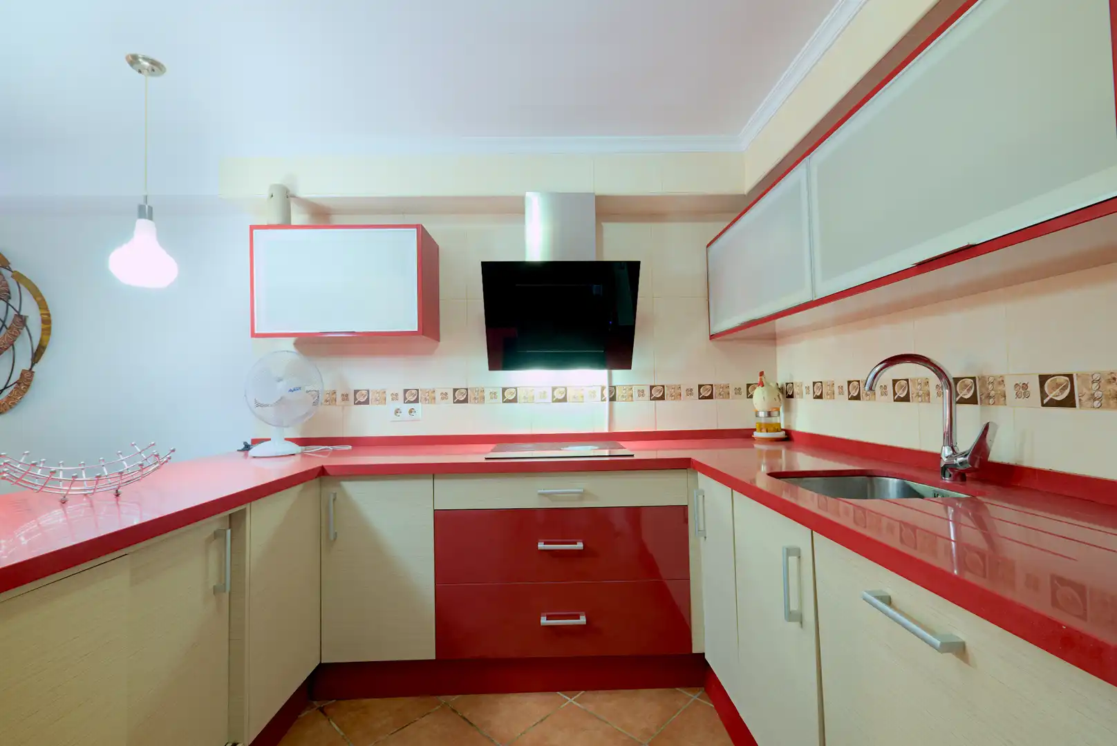 Kitchen of Houses for sale in Vélez-Málaga  with Air Conditioner, Swimming Pool and Furnished