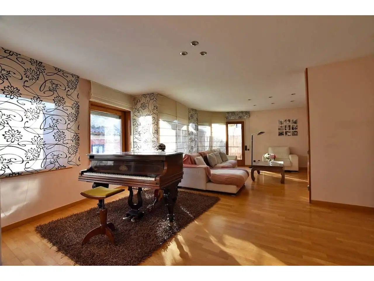 Sala d'estar de Dúplex en venda en Manlleu amb Calefacció, Parquet i Terrassa