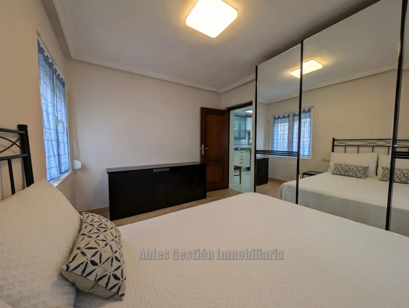 Schlafzimmer von Wohnung zum Verkauf in Oviedo  mit Möbliert