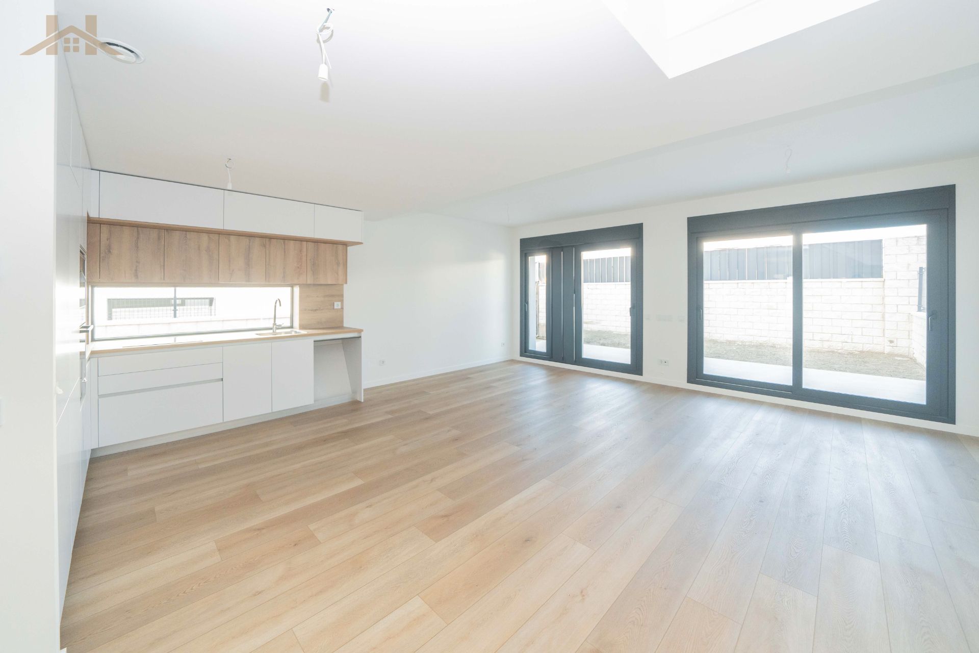 Living room of Single-family semi-detached for sale in Villaviciosa de Odón  with Air Conditioner, Heating and Private garden