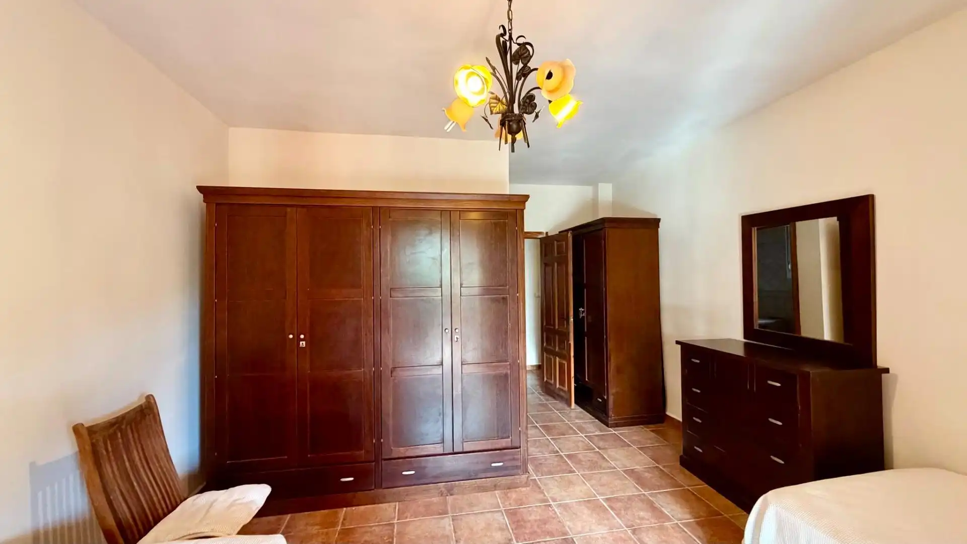 Dormitori de Casa o xalet en venda en La Línea de la Concepción amb Jardí privat i Piscina