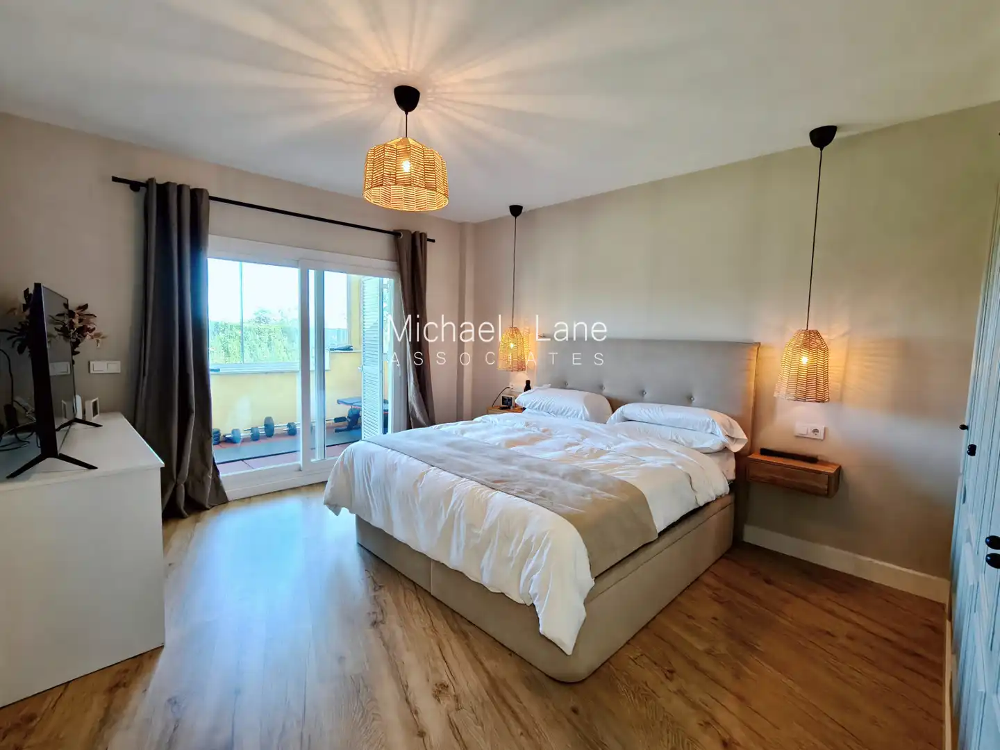 Schlafzimmer von Wohnung zum Verkauf in Sotogrande mit Klimaanlage, Privatgarten und Terrasse