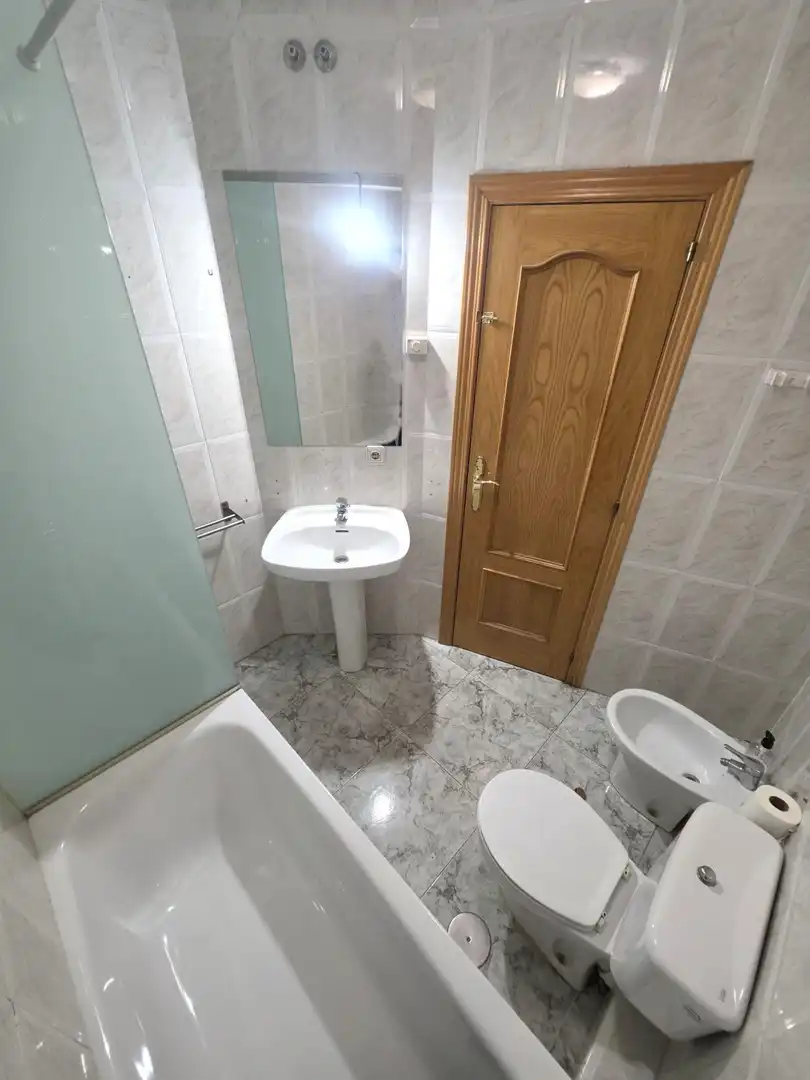 Bathroom of Flat for sale in Valdemoro  with Air Conditioner and Heating
