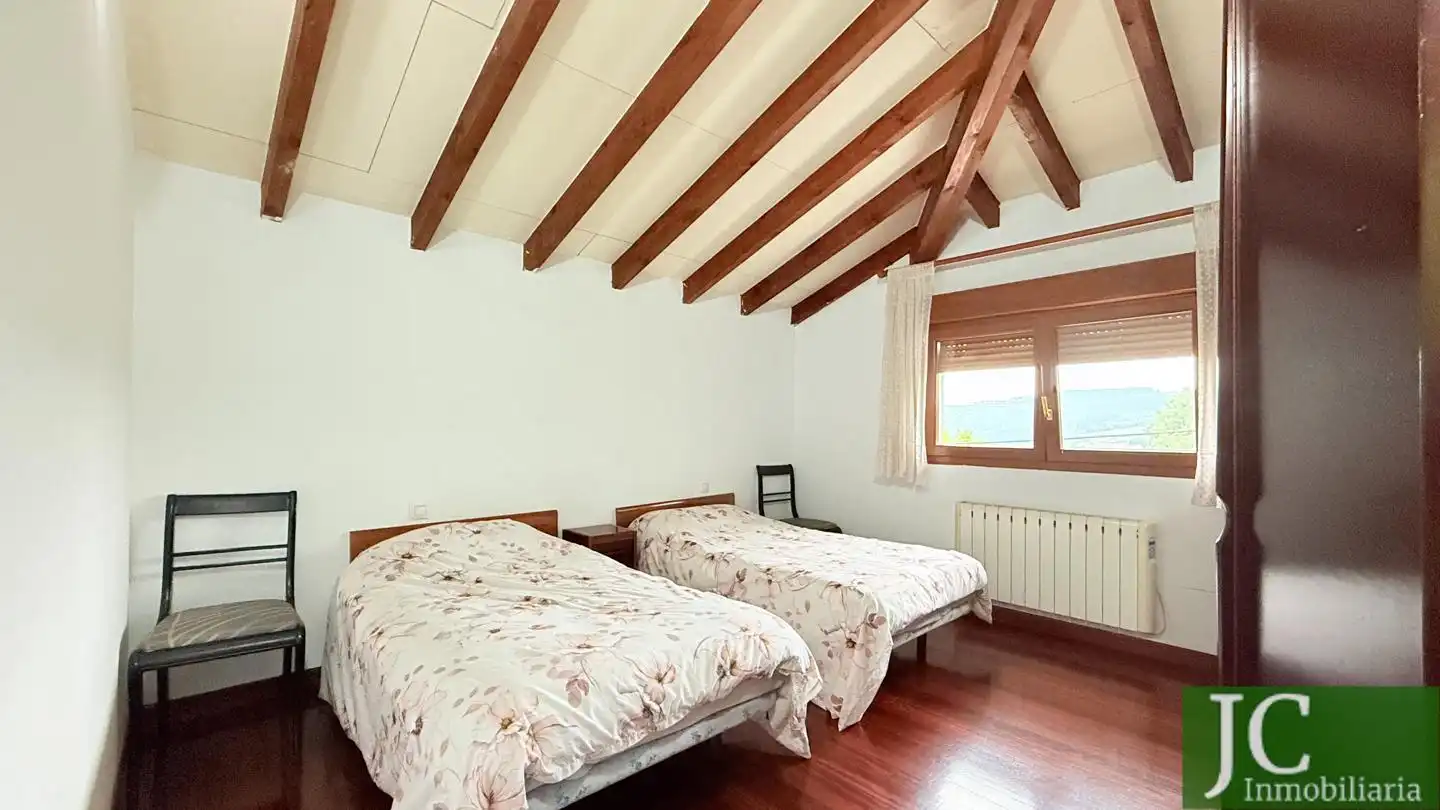 Dormitori de Casa adosada en venda en Ribamontán al Monte amb Terrassa