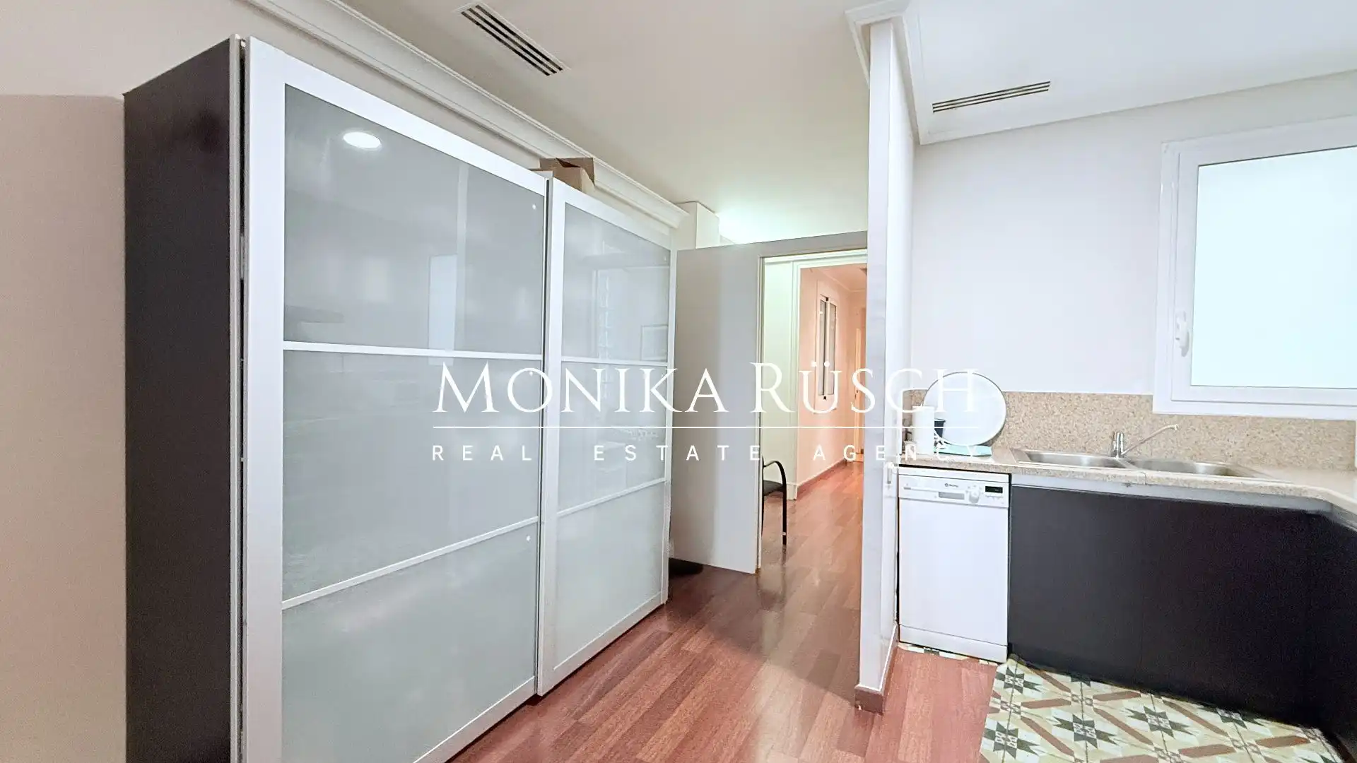 Exterior view of Flat for sale in Barcelona  with Air Conditioner and Heating