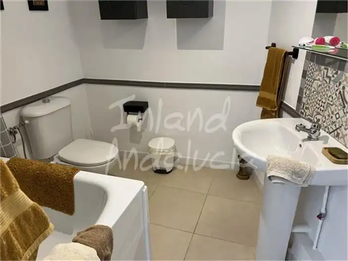 Bathroom of Detached homes for sale in Castillo de Locubín  with Terrace
