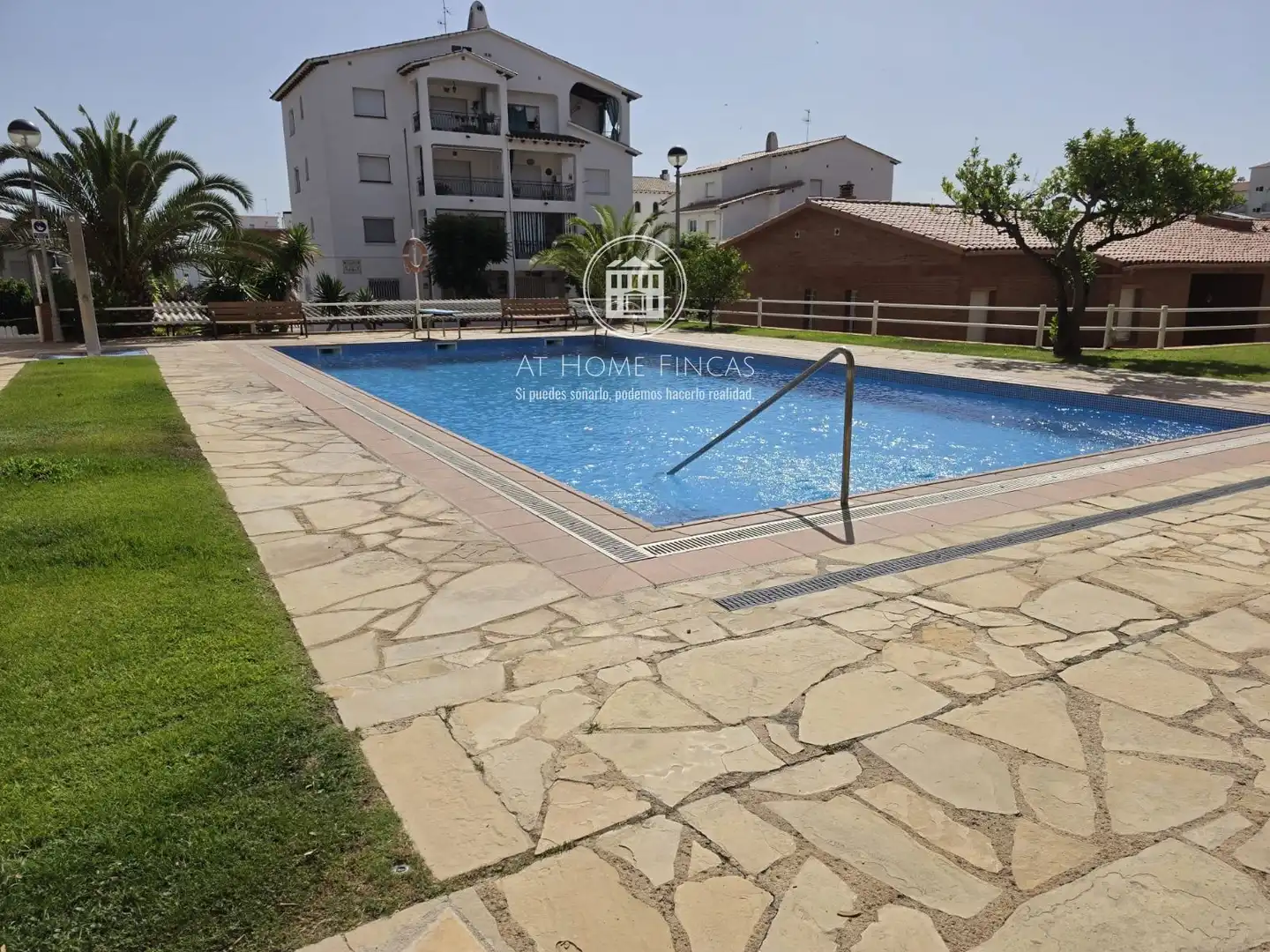 Swimming pool of Flat for sale in Roda de Berà  with Terrace, Swimming Pool and Community pool