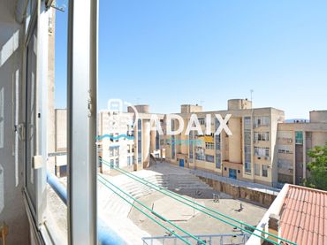 Appartamento con balcone in vendita a Calle primero de Mayo N B de Cáceres
