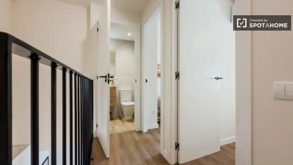 Apartament per a compartir en L'Hospitalet de Llobregat amb Aire condicionat, Terrassa i Moblat
