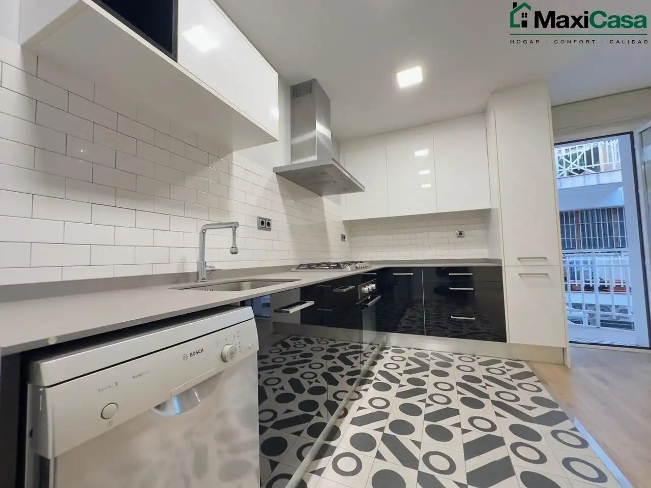 Appartamento con balcone in vendita a calle de la Duquessa d'Orleans, imagen 8