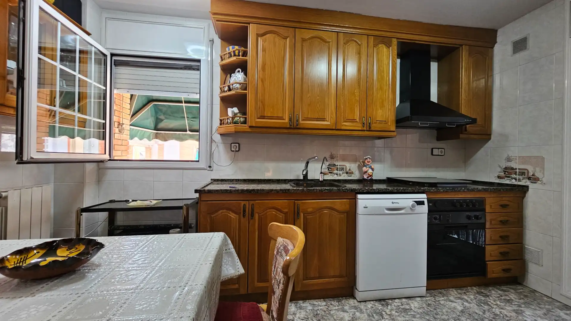 Cuina de Casa adosada en venda en Sabadell amb Aire condicionat, Calefacció i Terrassa