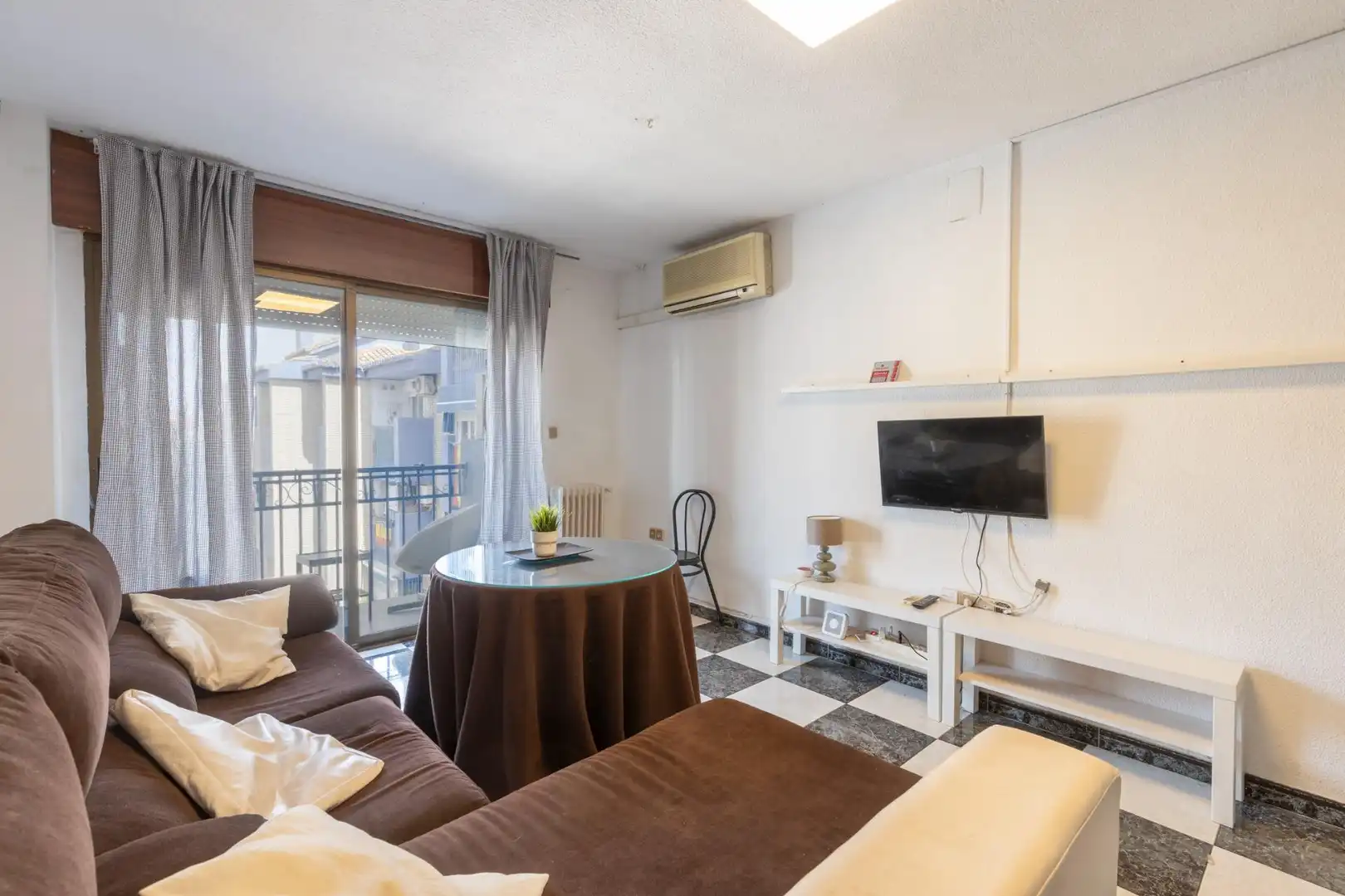 Sala de estar de Piso en venta en Granada con Aire acondicionado, Calefacción y Balcón