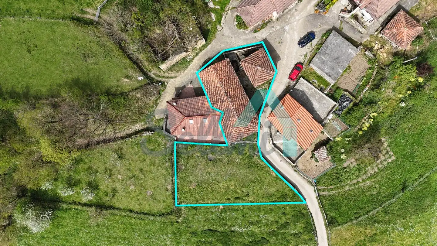 Einfamilien-Reihenhaus zum Verkauf in Quirós mit Privatgarten und Terrasse