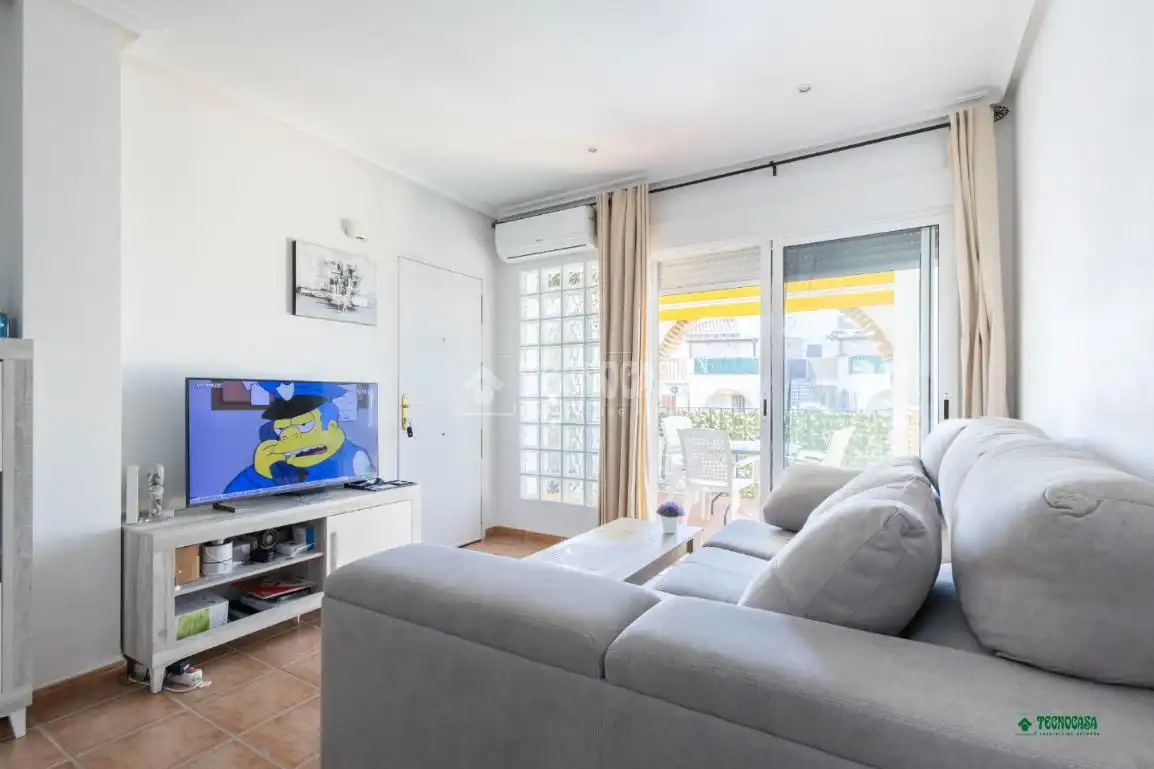 Sala de estar de Piso en venta en Tabernas con Aire acondicionado, Amueblado y Piscina comunitaria