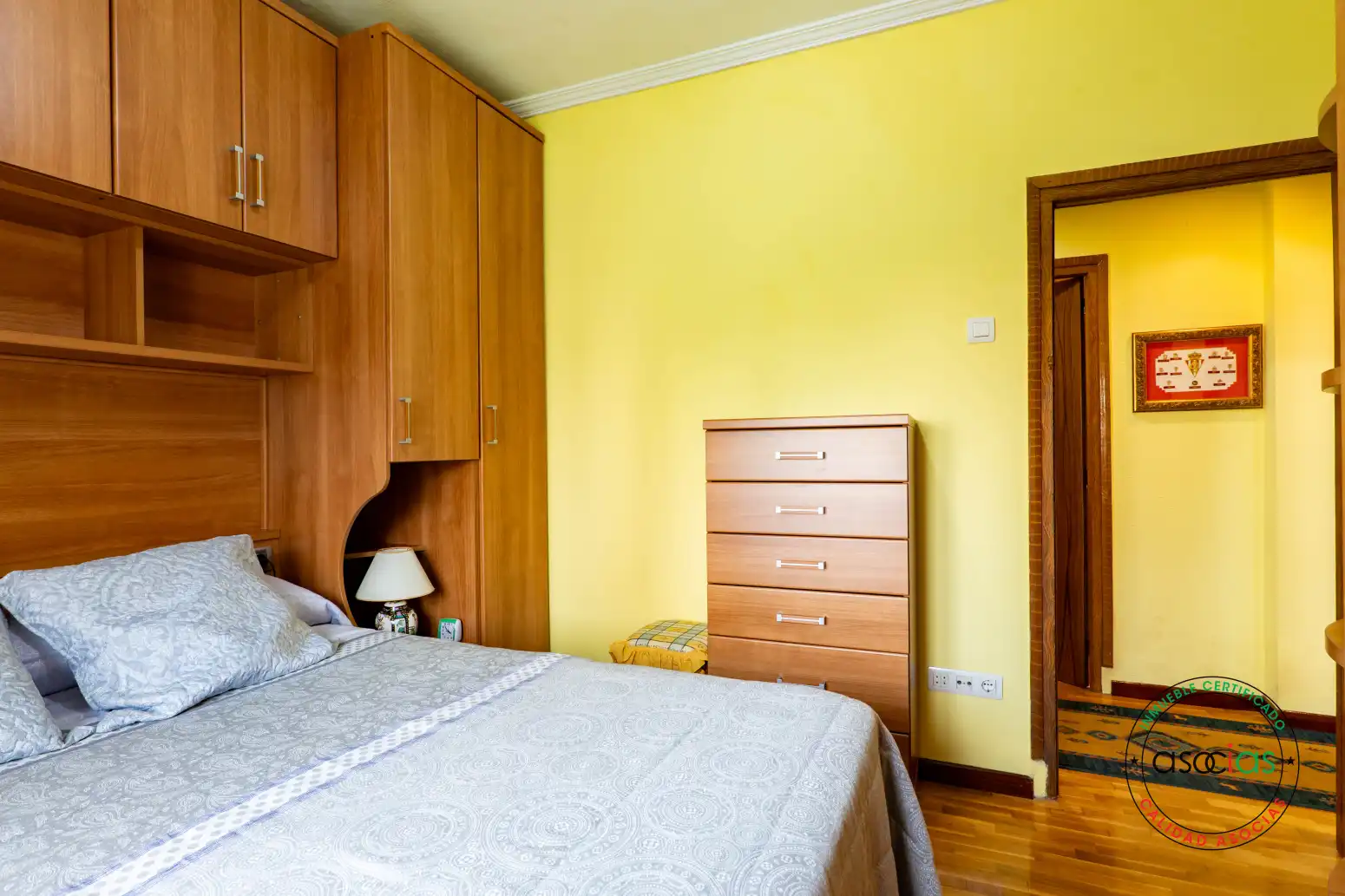 Dormitori de Pis en venda en Gijón  amb Calefacció, Parquet i Terrassa