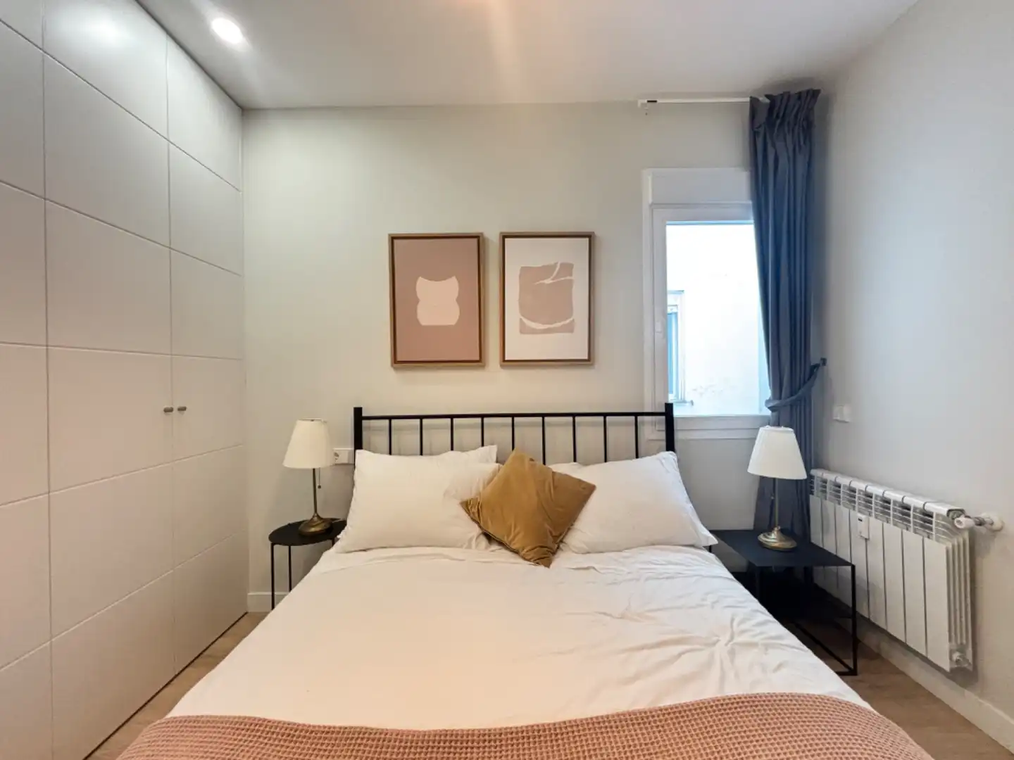 Bedroom of Flat for rent in Madrid  with Air Conditioner, Heating and Furnished