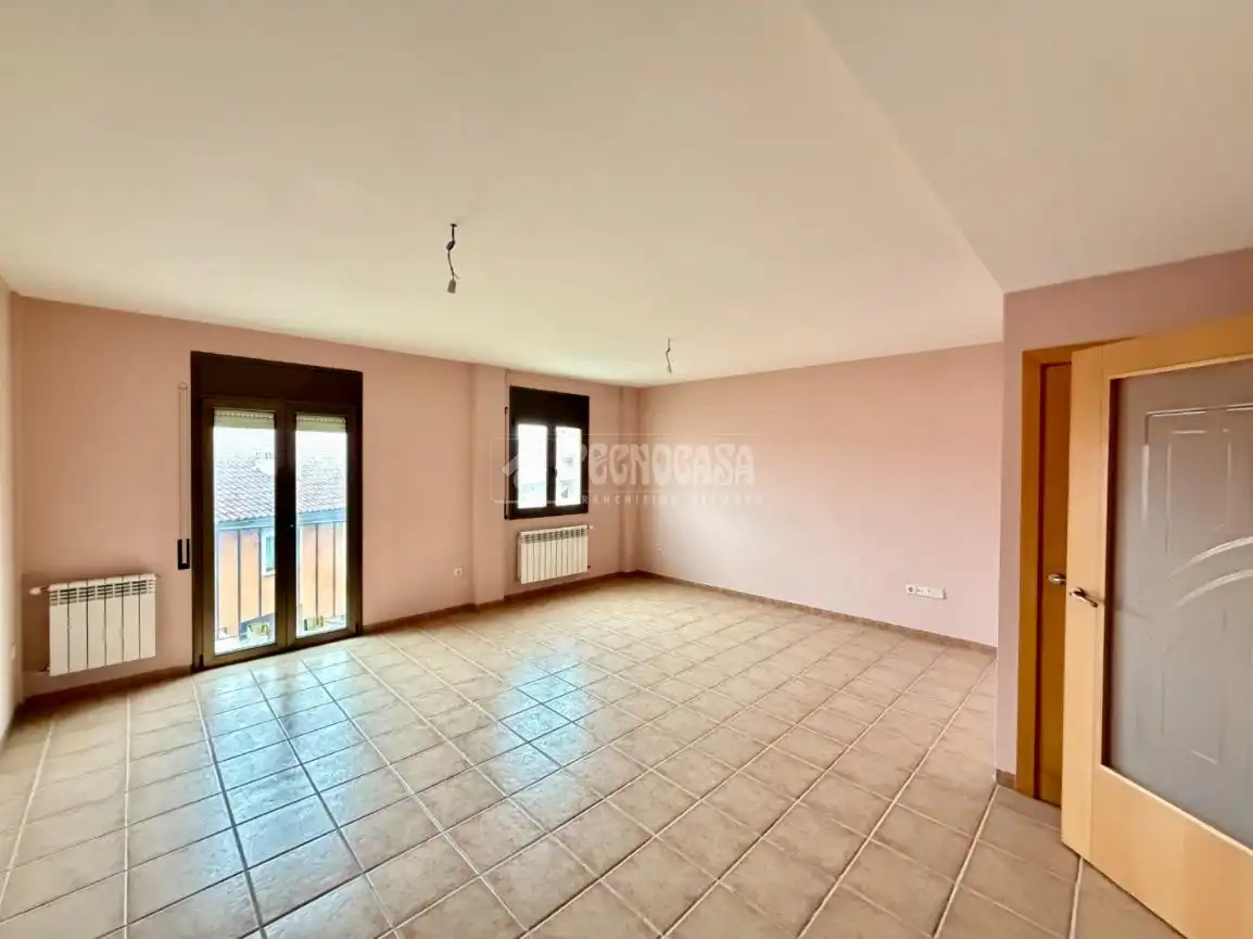 Sala d'estar de Casa adosada en venda en Sigüenza amb Aire condicionat i Calefacció