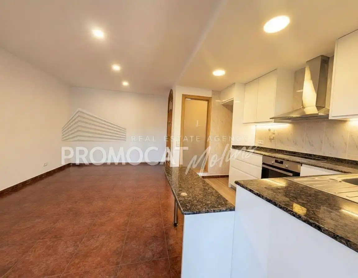 Cocina de Piso en venta en Molins de Rei con Aire acondicionado, Jardín privado y Terraza
