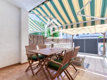 Detached house for sale in Ebre