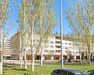 Vista exterior de Pis de lloguer en  Logroño amb Calefacció, Parquet i Terrassa