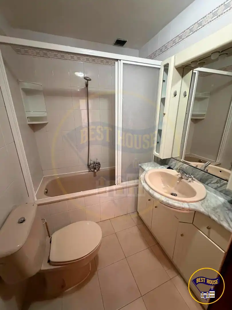 Bathroom of Flat for rent in Cuenca  with Heating, Furnished and Balcony