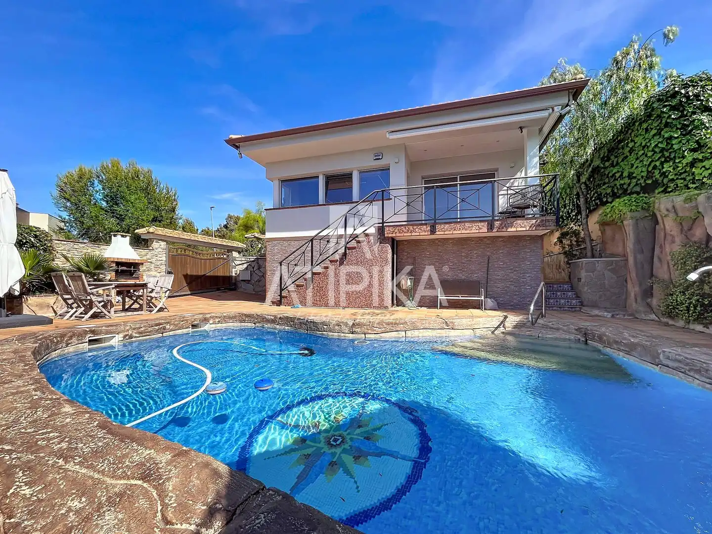 Vista exterior de Casa o chalet en venta en Sant Pere de Ribes con Piscina, Horno y Lavadora