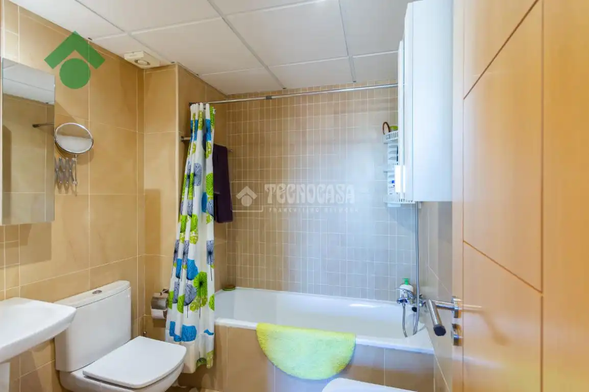 Bany de Àtic en venda en Rincón de la Victoria amb Calefacció, Terrassa i Piscina comunitària