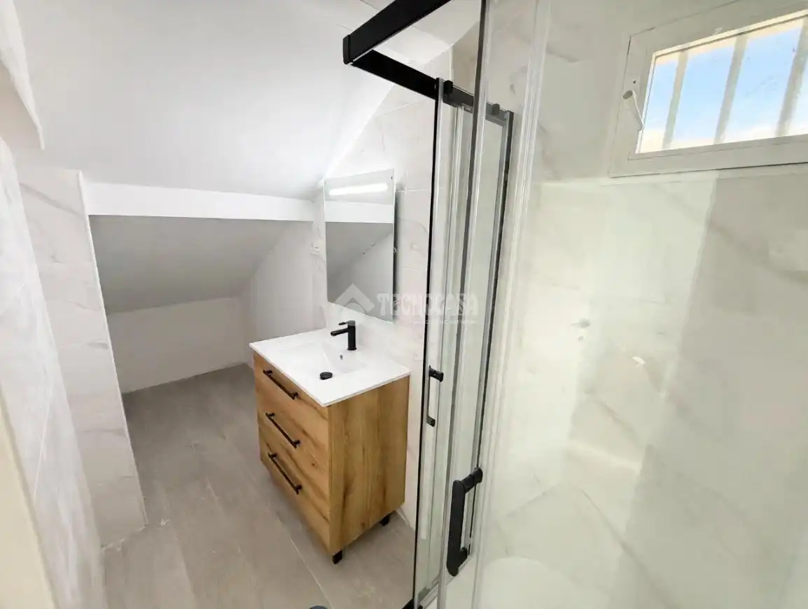Bathroom of Flat for sale in Aranjuez  with Alarm