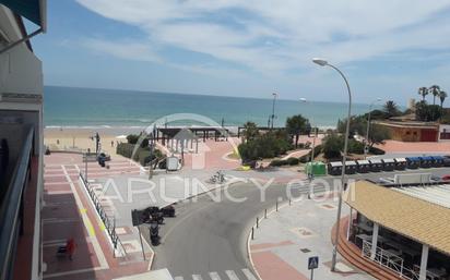 Vista exterior de Pis en venda en Chiclana de la Frontera amb Jardí privat i Terrassa