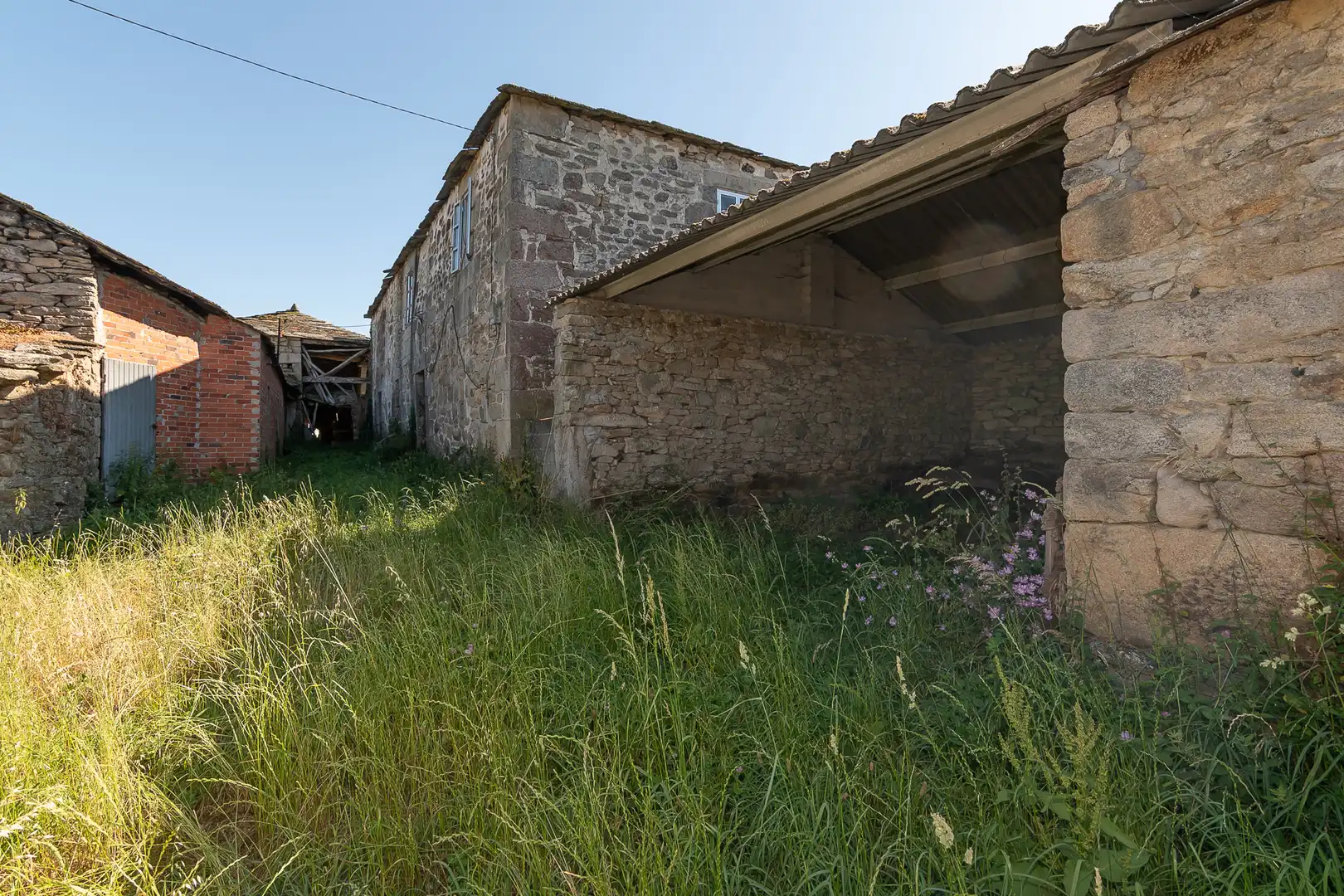 Außenansicht von Country house zum Verkauf in Lugo