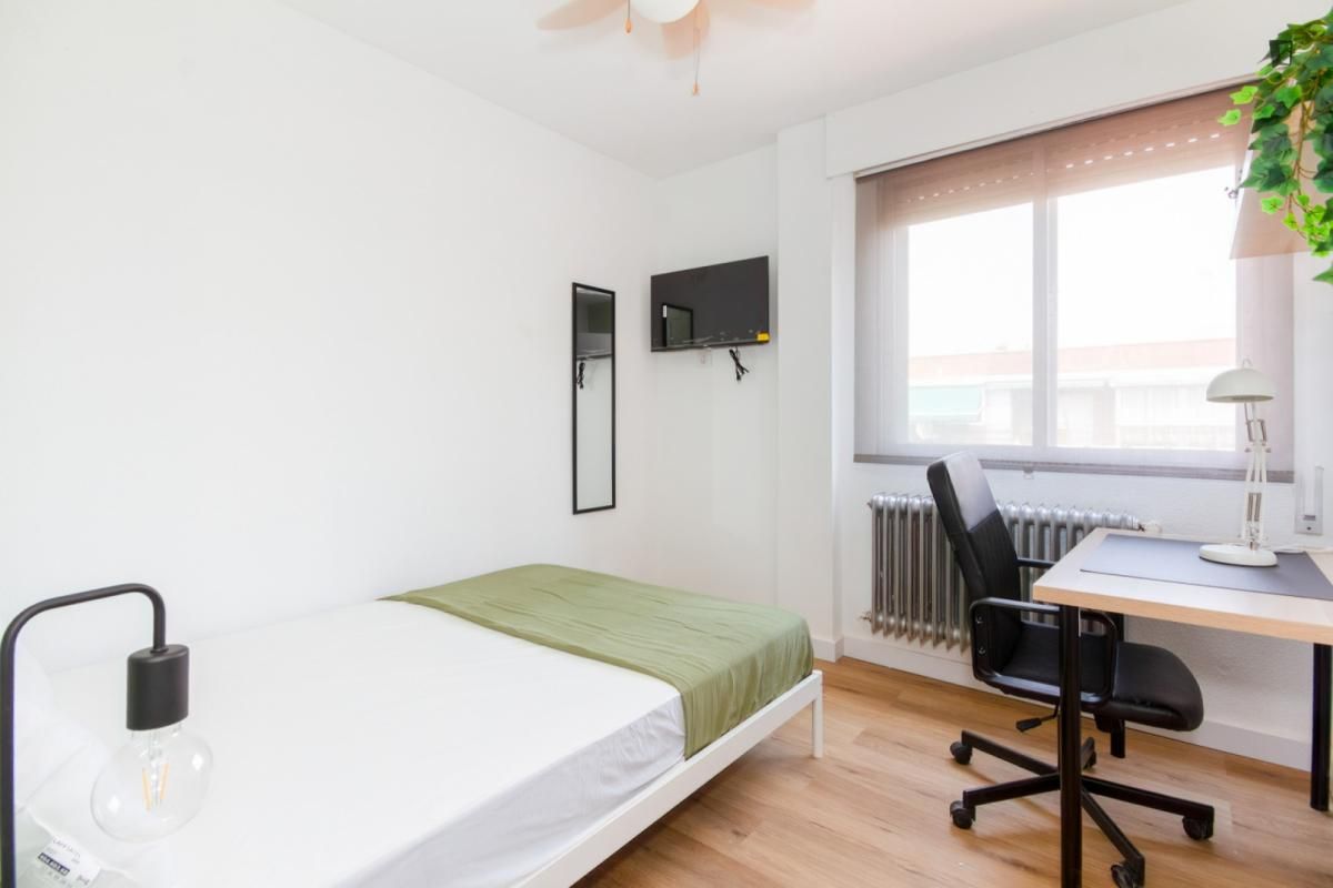 Bedroom of Apartment to share in Alcalá de Henares  with Heating, Furnished and Microwave