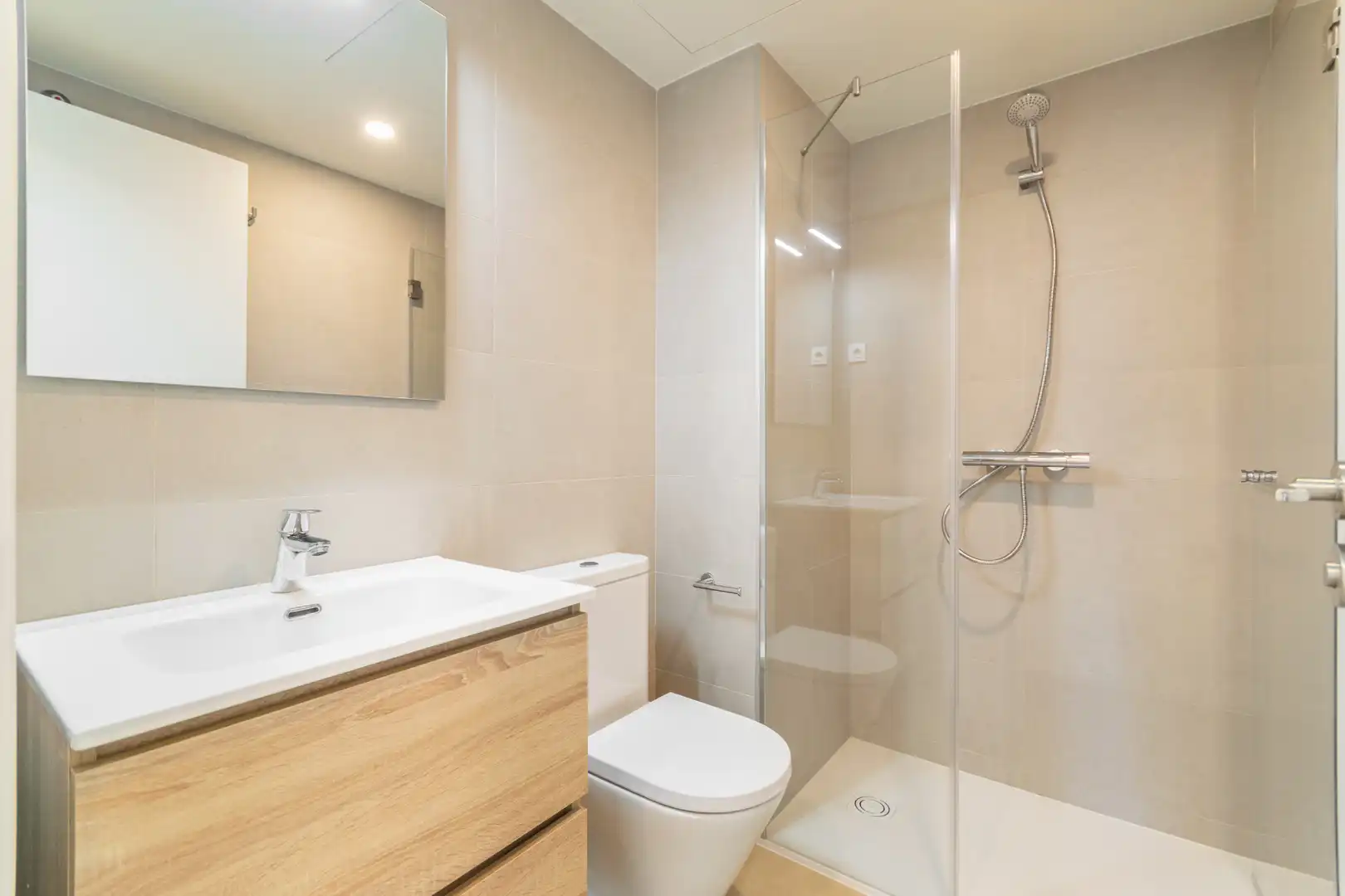 Badezimmer von Wohnung zur Miete in Esplugues de Llobregat mit Klimaanlage, Heizung und Terrasse