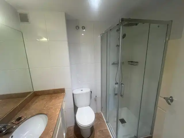 Badezimmer von Wohnung zur Miete in Sant Cugat del Vallès mit Klimaanlage, Heizung und Parkett