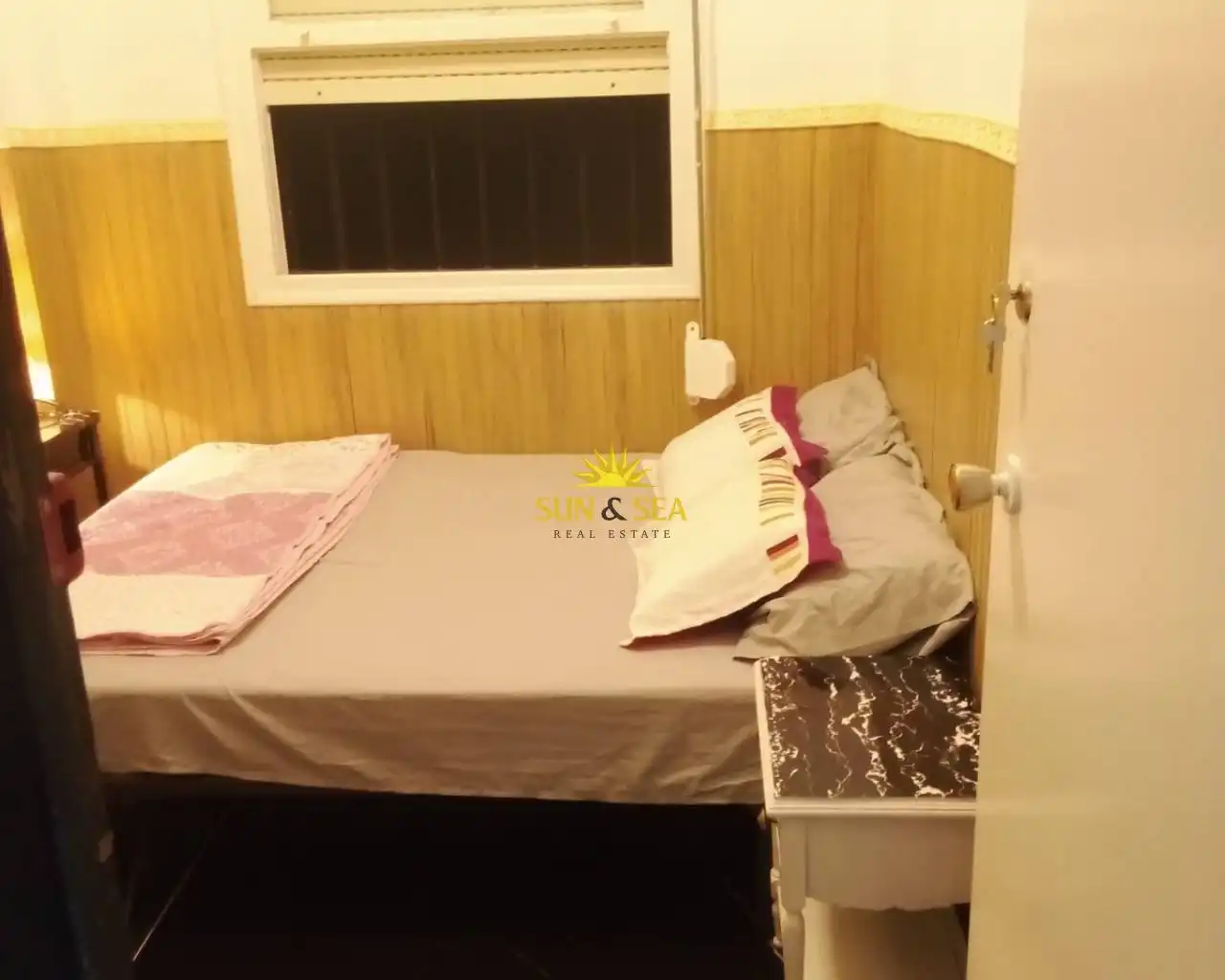 Dormitori de Apartament de lloguer en Torrevieja amb Aire condicionat, Calefacció i Moblat