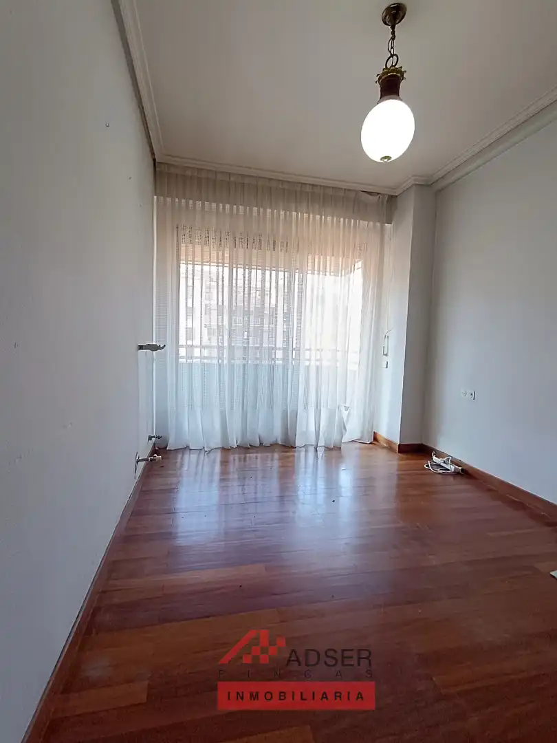Bedroom of Flat for sale in  Logroño  with Parquet flooring and Terrace