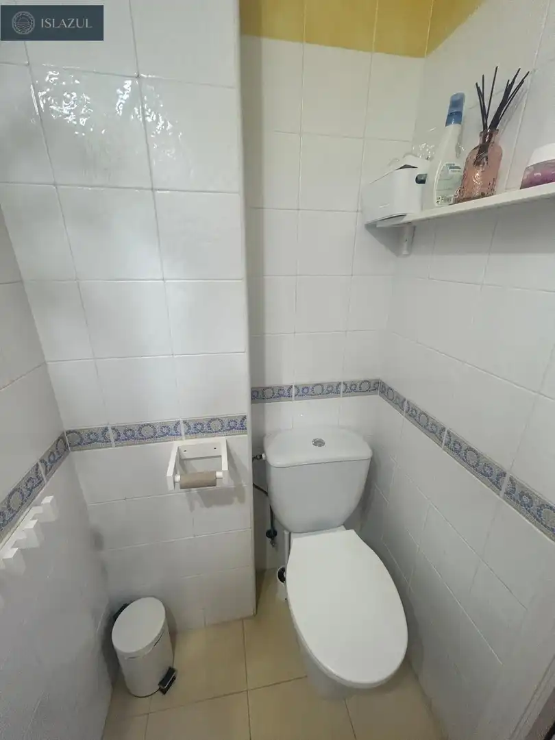 Bany de Apartament en venda en Isla Cristina amb Aire condicionat, Jardí privat i Terrassa