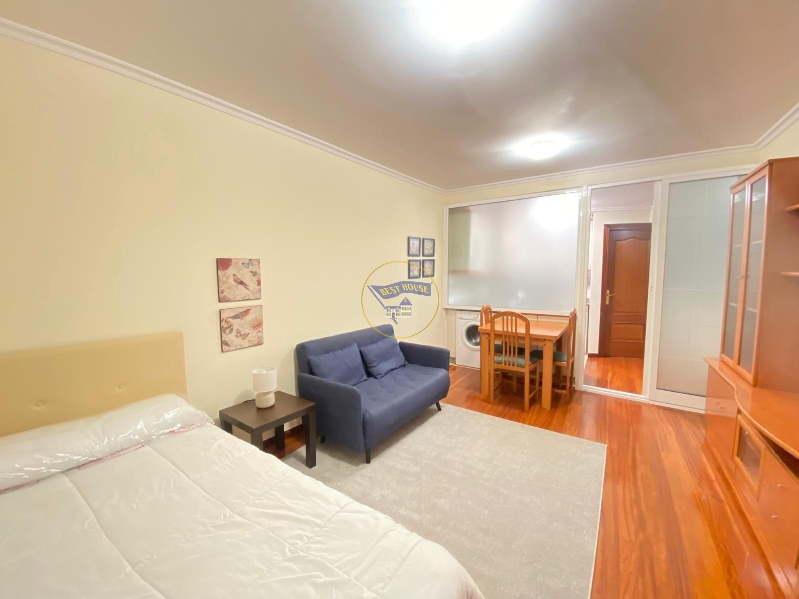 Living room of Study to rent in Vigo   with Heating, Parquet flooring and Storage room