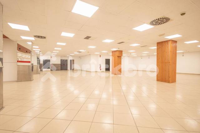 Local comercial en Alquiler en Perú en Els Molins