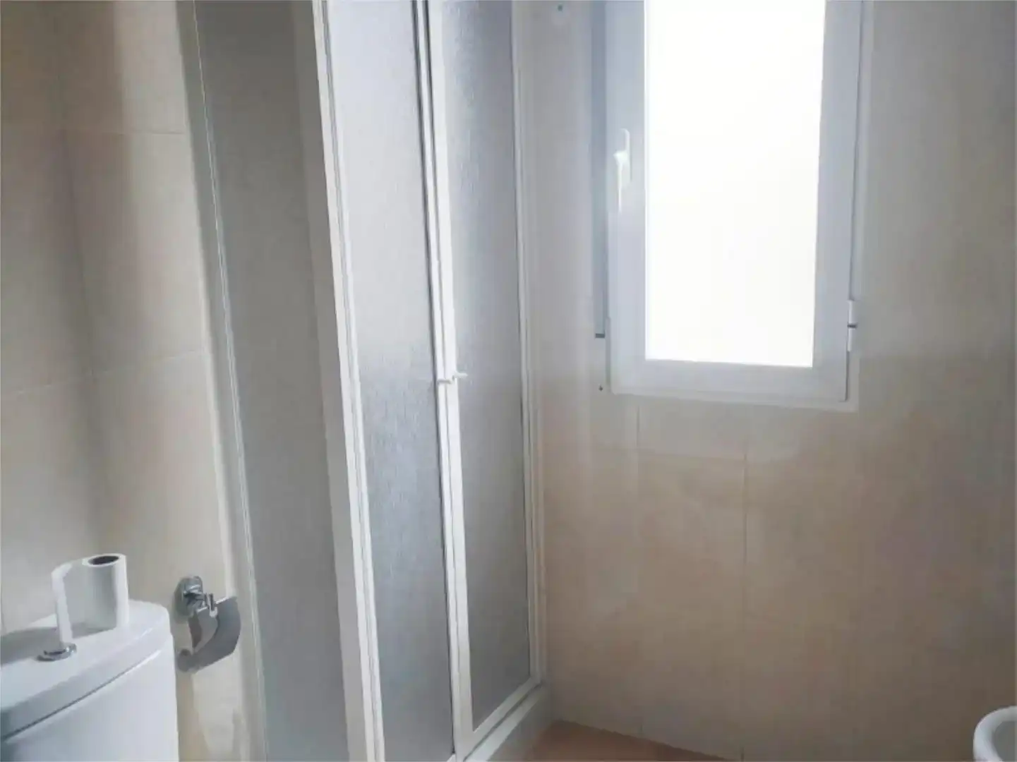 Bathroom of Flat for share in Cazorla  with Furnished, Oven and Washing machine