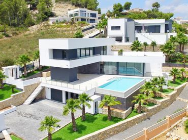 Villa con piscina in vendita a Carrer del Riu Esera 24