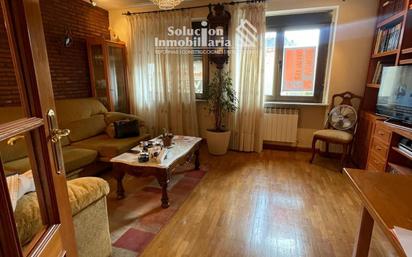 Sala d'estar de Pis en venda en Salamanca Capital amb Calefacció i Moblat