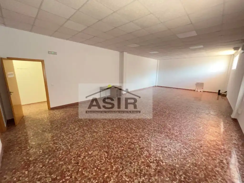 Industrial buildings for rent in Favara